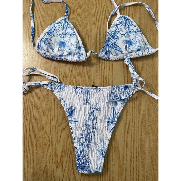 B22 New Womens 2Pc Bikini 👙 Swimsuit Tropical 🌴 Floral Print White Blue Medium - Picture 3 of 4